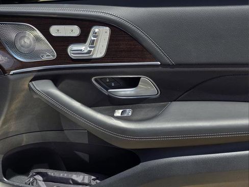 Used 2025 Mercedes-Benz GLS 580 4MATIC image 21