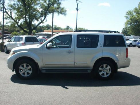 Used 2008 Nissan Pathfinder SE w/ Premium Pkg AWD/4WD image 2