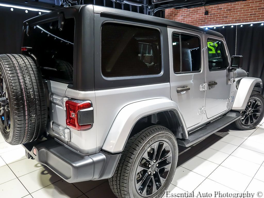 Used 2022 Jeep Wrangler Unlimited Sahara w/ Cold Weather Group AWD/4WD image 9