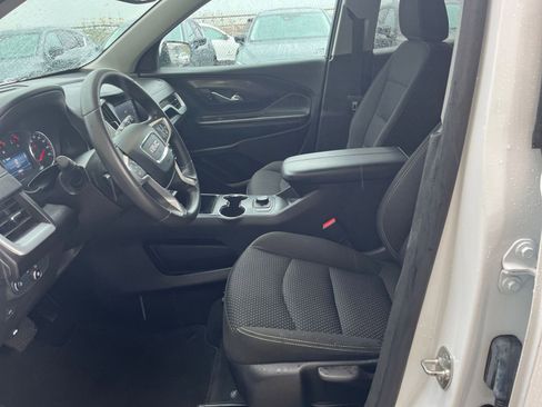 Used 2024 GMC Terrain SLE image 25