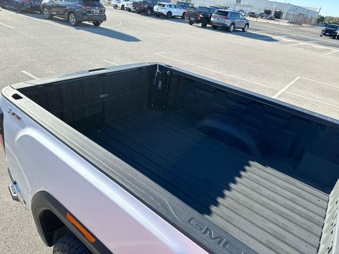 Used 2025 GMC Sierra 2500 SLT w/ SLT Premium Package image 21