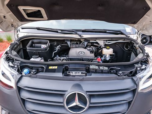 Used 2024 Mercedes-Benz Sprinter 2500 image 36