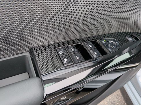 New 2026 BMW 740i w/ Premium Package RWD image 29