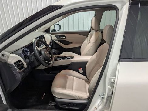 Used 2023 Nissan Rogue SL w/ SL Premium Package image 15