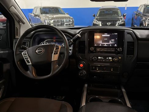 Used 2024 Nissan Titan SV w/ SV Convenience Package AWD/4WD image 23