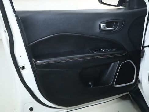 Used 2017 Jeep Compass Latitude w/ Popular Equipment Group AWD/4WD image 16
