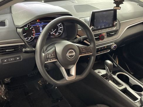 Used 2024 Nissan Altima 2.5 SV image 12