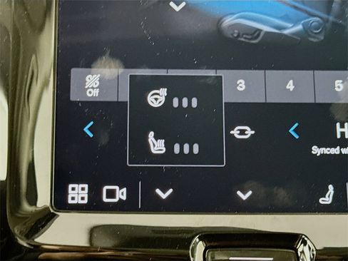 Used 2025 Volvo XC60 B5 Core w/ Climate Package PRO image 20