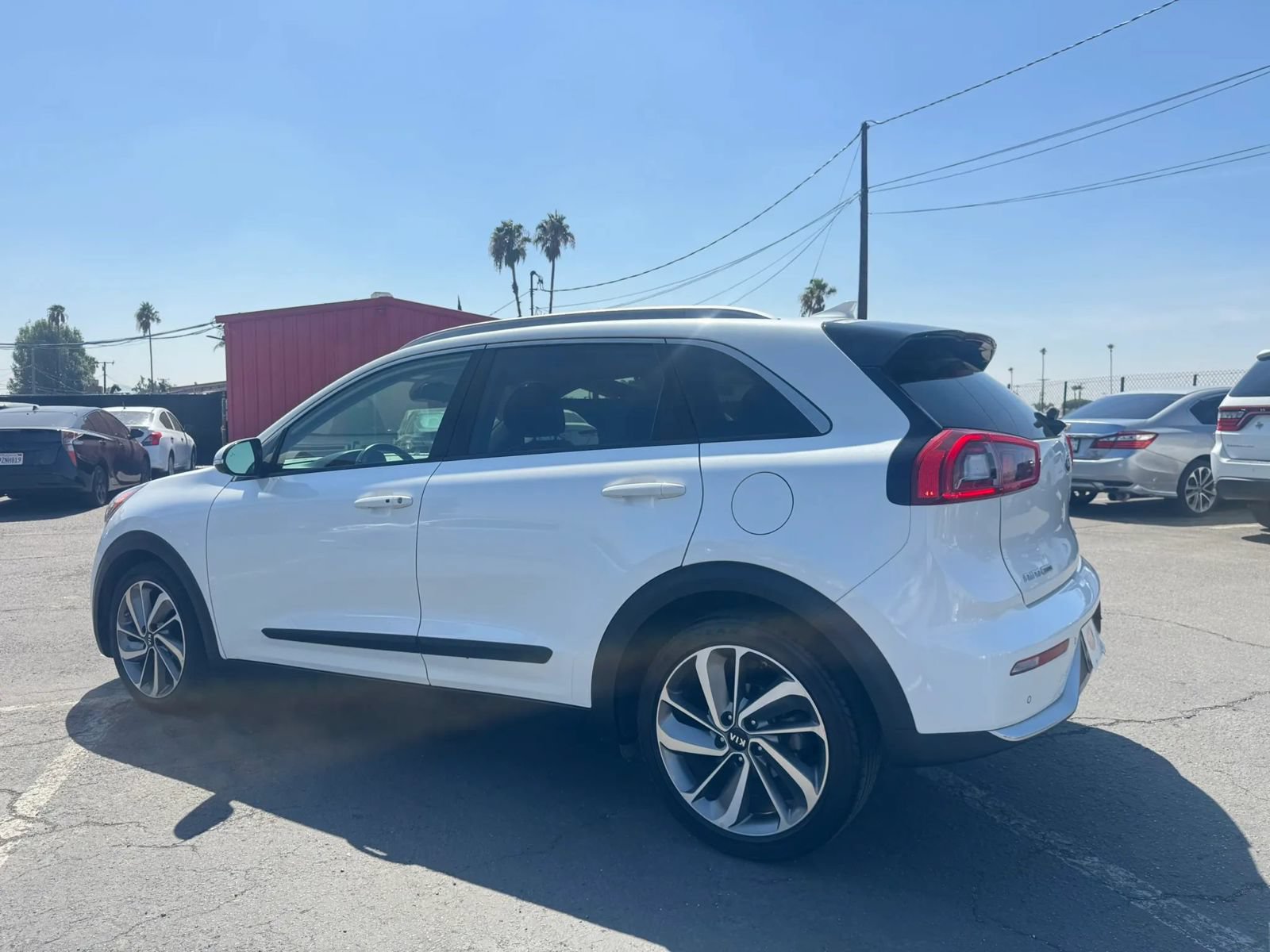 Used 2017 Kia Niro Touring w/ Advanced Technology Package FWD image 4