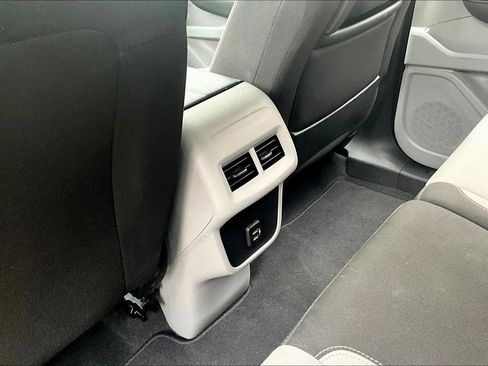 Used 2023 GMC Terrain SLE w/ Driver Convenience Package image 10