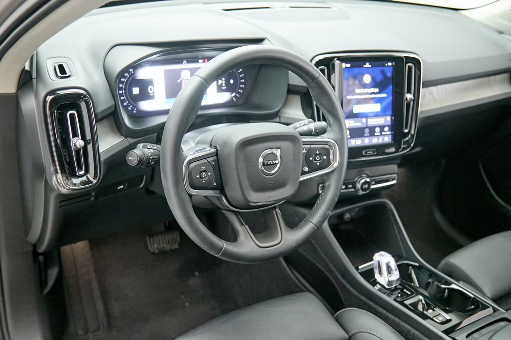 Certified 2024 Volvo XC40 B5 Plus w/ Protection Package Premier AWD/4WD image 13