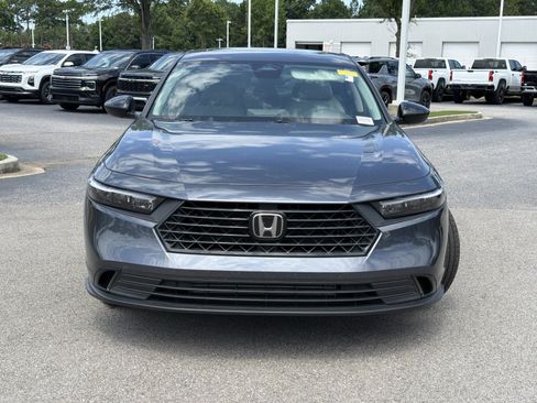 Used 2025 Honda Accord SE image 6