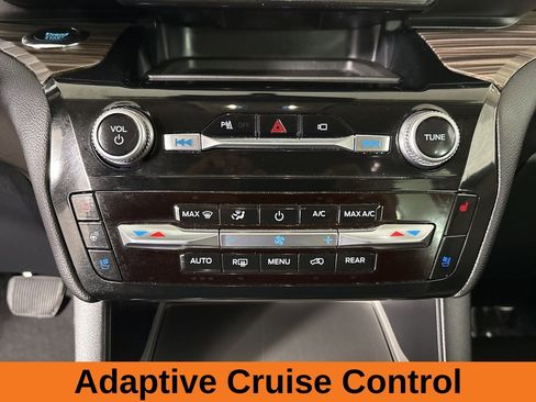 Used 2023 Ford Explorer Limited image 17