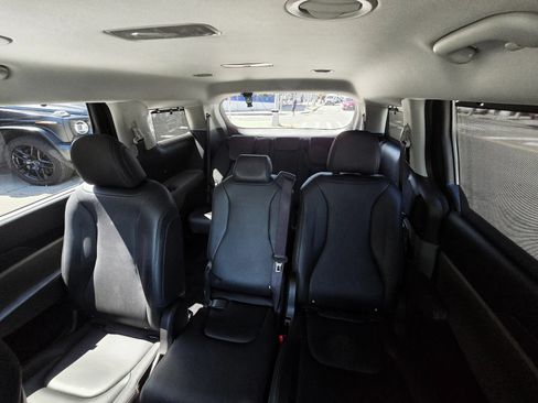 Used 2026 Kia Carnival EX FWD image 66
