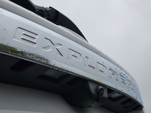 Used 2022 Ford Explorer XLT w/ Equipment Group 202A image 30