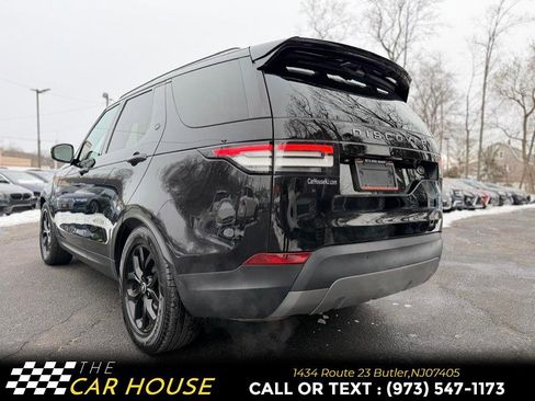 Used 2018 Land Rover Discovery SE image 12