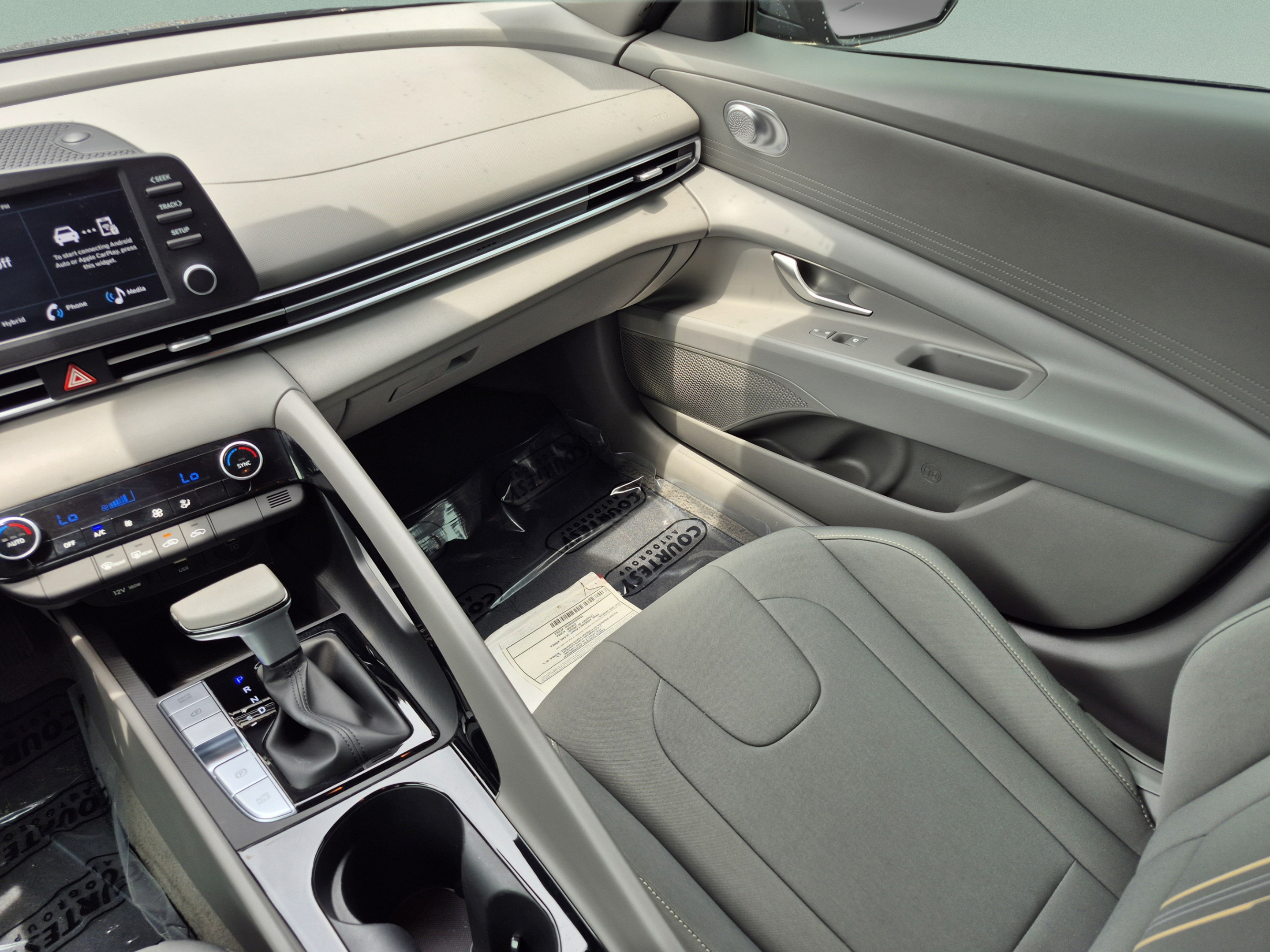 Certified 2025 Hyundai Elantra Hybrid FWD image 13