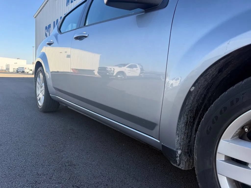 Used 2013 Dodge Avenger SE FWD image 11