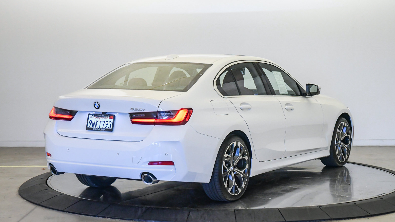 Used 2026 BMW 330i Sedan w/ Premium Package RWD image 5