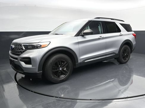 Used 2022 Ford Explorer XLT AWD/4WD image 4