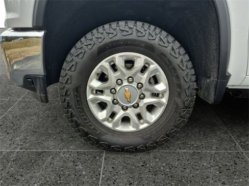 Used 2023 Chevrolet Silverado 2500 LT image 14
