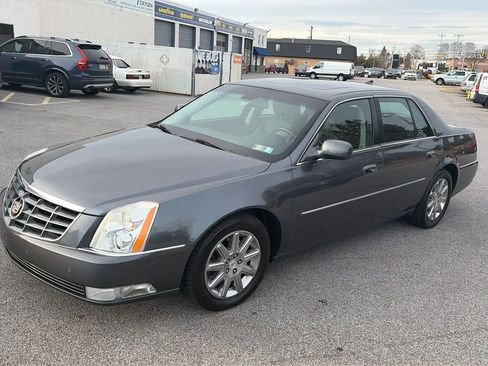 Used 2010 Cadillac DTS Premium image 24