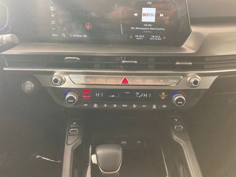 Used 2023 Kia Telluride S w/ S Sunroof Package image 2