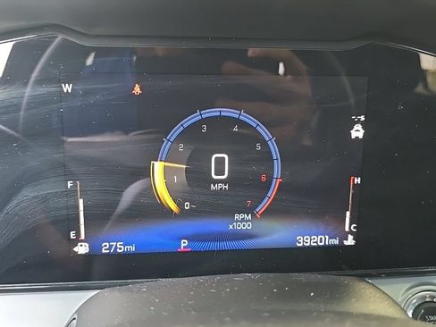 Used 2025 Chevrolet Trax LT FWD image 5