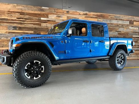 Used 2024 Jeep Gladiator Rubicon AWD/4WD image 6