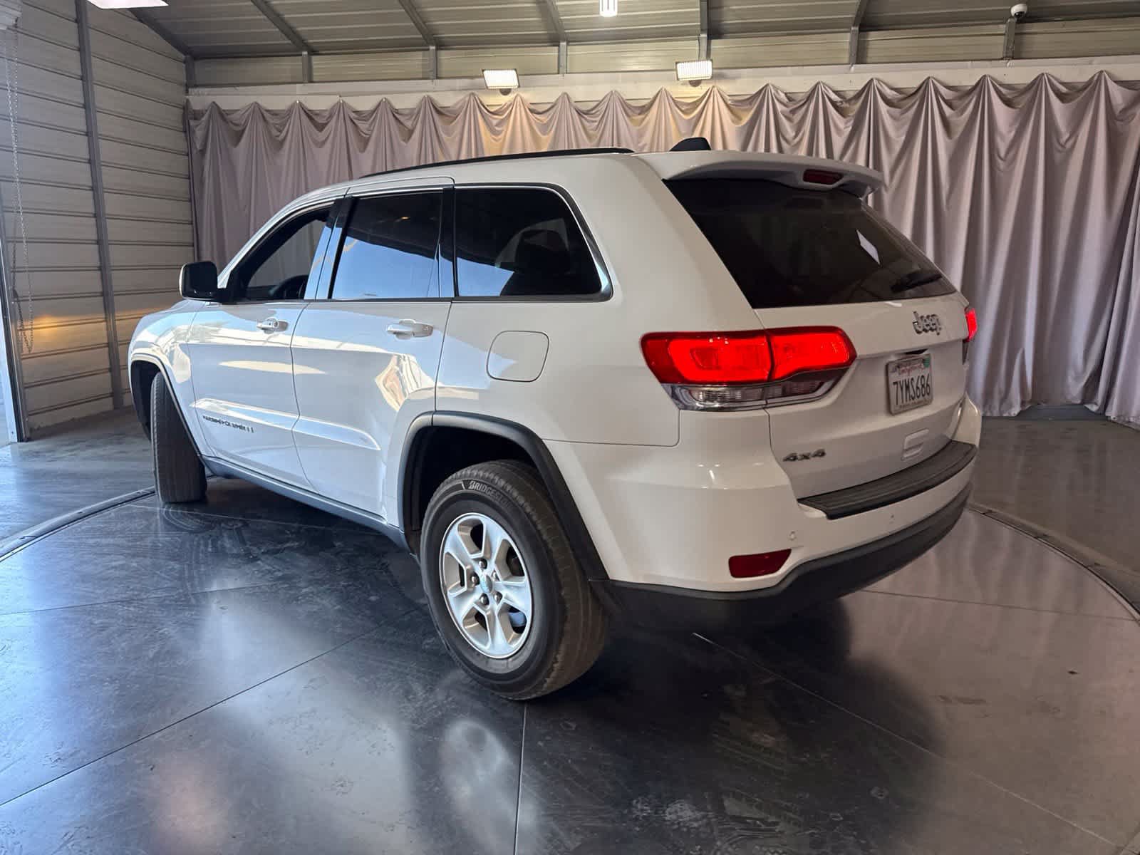 Used 2017 Jeep Grand Cherokee Laredo AWD/4WD image 7