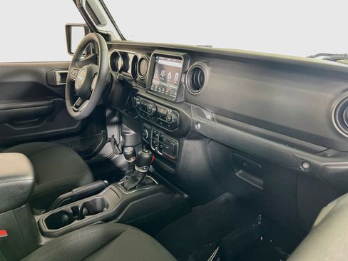 Used 2023 Jeep Gladiator Willys image 28