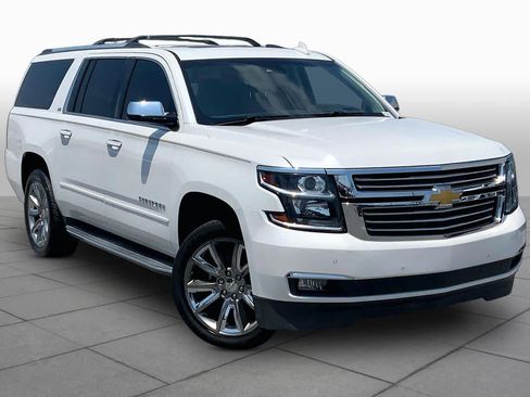 Used 2016 Chevrolet Suburban LTZ RWD image 3