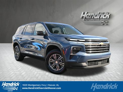 Used 2024 Chevrolet Traverse LT image 1