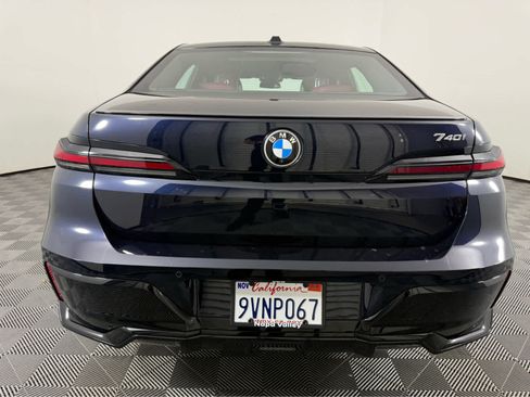 Certified 2025 BMW 740i w/ Premium Package RWD image 4