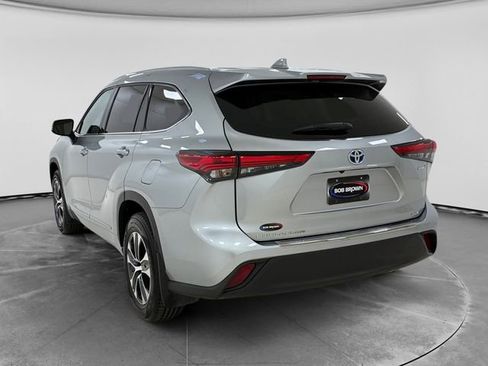 Used 2022 Toyota Highlander XLE AWD/4WD image 5