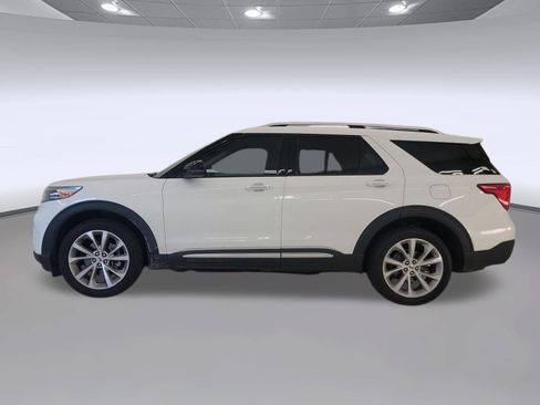 Certified 2022 Ford Explorer Platinum w/ Equipment Group 601A AWD/4WD image 2