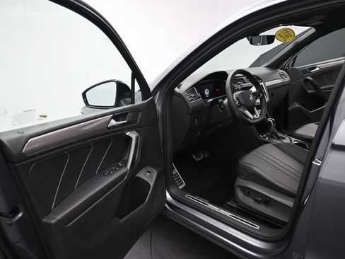 Used 2022 Volkswagen Tiguan SE R-Line AWD/4WD image 12