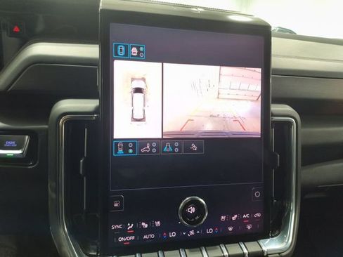 Used 2025 GMC Yukon XL Denali AWD/4WD image 9