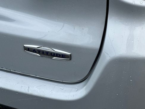 Used 2024 Jeep Compass Latitude image 47