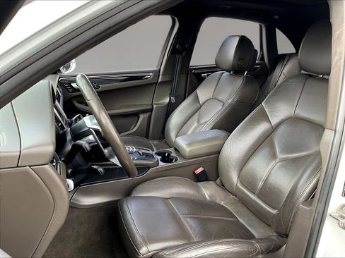 Used 2018 Porsche Macan AWD/4WD image 21