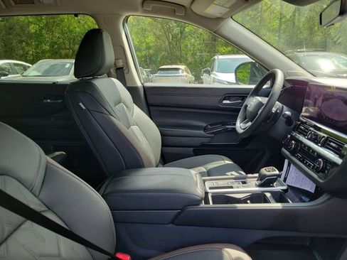 New 2026 Nissan Pathfinder Platinum w/ Cargo Package image 32