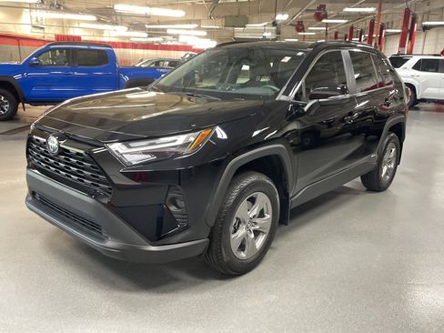 Used 2025 Toyota RAV4 XLE w/ Convenience Package AWD/4WD image 5