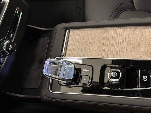 New 2026 Volvo XC90 B5 Plus w/ Protection Package Premier AWD/4WD image 19