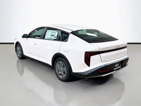 New 2025 Kia K4 LX image 5