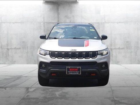 Used 2025 Jeep Compass Trailhawk AWD/4WD image 4