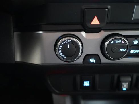Used 2022 Toyota Tacoma SR5 AWD/4WD image 35