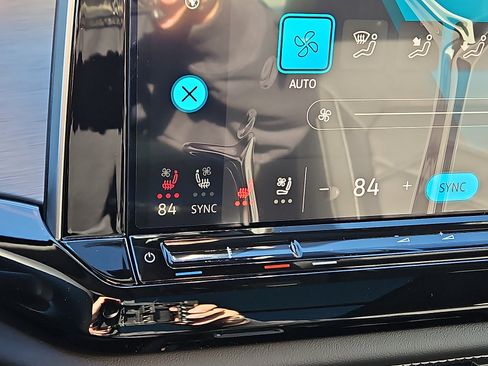 New 2026 Volkswagen Atlas Cross Sport SE image 17