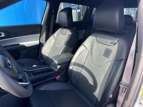 Used 2023 Jeep Compass Latitude AWD/4WD image 10