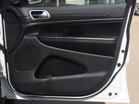 Used 2016 Jeep Grand Cherokee Laredo image 11