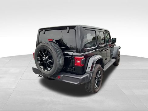 Used 2025 Jeep Wrangler Sahara image 9